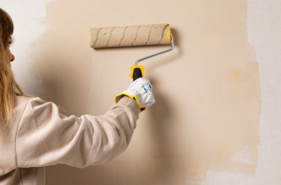 News & Tips, interior design, μπεζ τοίχος, θερμά, ζεστά χρώματα. Πως να ανανεώσεις το χώρο σου οικονομικά και έξυπνα.