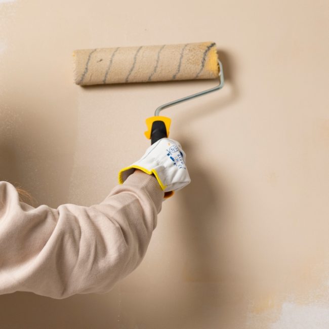 News & Tips, interior design, μπεζ τοίχος, θερμά, ζεστά χρώματα. Πως να ανανεώσεις το χώρο σου οικονομικά και έξυπνα.